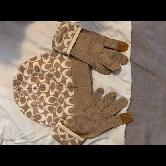 Coach winter hat matching gloves